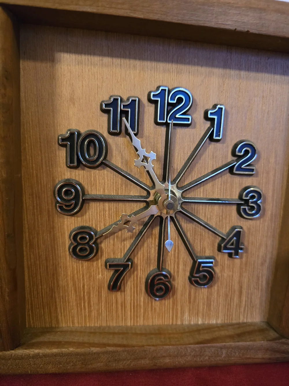 Vintage 1988 Indiana University Hoosiers Wood Mantel / Wall Clock IU Basketball